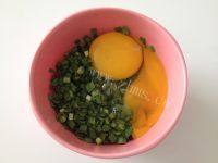 美味的韭菜鸡蛋饼做法图解2)