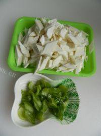 美味茭白酱爆猪肝做法图解3)