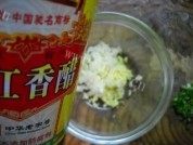 凉拌皮蛋豆腐做法图解6)