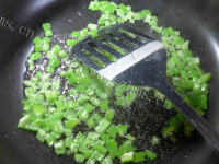 好吃的牛肉酱尖椒炒饭做法图解3)