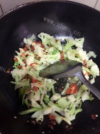 营养丰富的花菜炒肉做法图解4)