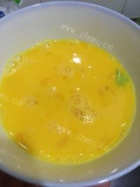 色味俱佳的蛋炒饭做法图解2)