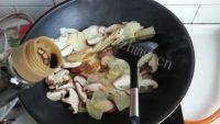家常菜香菇土豆片做法图解7)