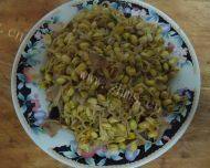 家常菜五花肉炒黄豆芽