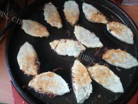 香喷喷的煎饺子做法图解6)