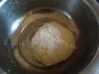 自制猪肉白菜馅饼做法图解1)