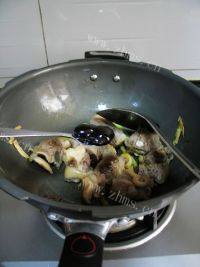 食欲满满的胡萝卜焖羊肉做法图解12)