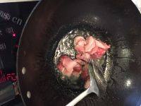家常菜蘑菇炒肉做法图解4)