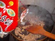 妈妈教我做肉末豆腐做法图解5)