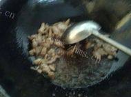 美味芹菜炒鸡丝做法图解5)