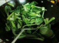 家常菜香菇炒青菜做法图解4)