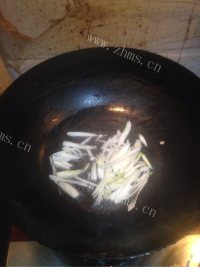 回味无穷的糖醋带鱼做法图解5)