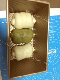 美味的抹茶吐司面包做法图解13)
