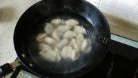 自制韭菜肉馅水饺做法图解6)