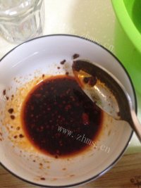 美味的皮蛋豆腐做法图解5)