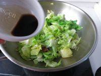 十分诱人的炝炒圆白菜做法图解9)