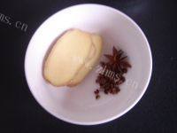 美味的卤排骨做法图解4)