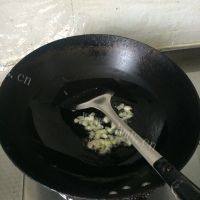 家常菜清炒茼蒿做法图解2)