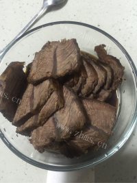 口感不错的番茄牛肉面做法图解2)