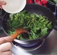 美味的蒜泥空心菜做法图解7)