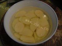 百吃不厌的香煎土豆饼做法图解4)