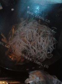 易做的芹菜炒粉条做法图解8)