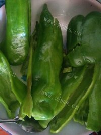 家常菜青椒炒肉丝做法图解1)