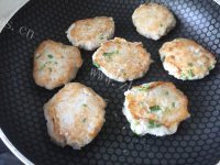 简单的葱花肉末藕饼制作做法图解3)