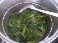家常菜凉拌菠菜粉丝做法图解4)