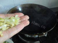 好吃不腻的木耳炒西兰花做法图解6)