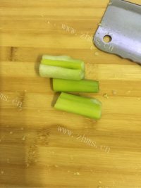 美味的白菜豆豉水饺做法图解2)