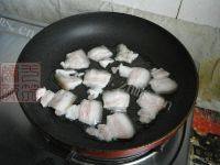 可口的蒜苔回锅肉做法图解3)