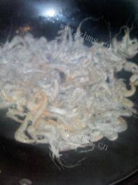 美味的干炸小河虾做法图解5)