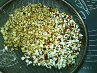 美味的山药薏米芡实粥做法图解5)