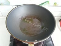 香气浓郁的鸡蛋炒蒜苗做法图解3)