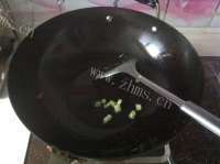 诱人的黄豆芽炒粉条做法图解4)