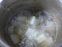 美味的肉骨冬瓜汤做法图解9)