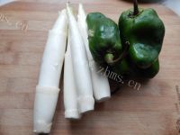 家常菜青椒炒茭白做法图解1)