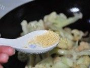 诱人香菇花菜做法图解6)