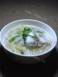 美味的鱼煮面汤