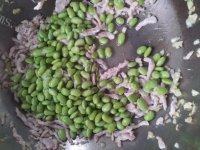 毛豆炒肉丝自制做法图解4)