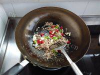 口感极佳的平菇烧豆腐做法图解3)