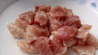 家常菜芹菜蒜子炒瘦肉做法图解1)