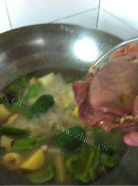 营养美食土豆炖鸡肝做法图解6)
