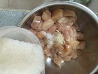 口感不错的自制鸡米花做法图解4)