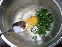DIY韭菜鸡蛋饼做法图解3)
