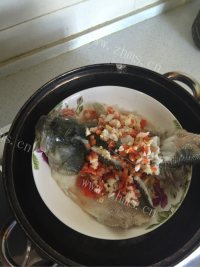 美味的柠檬鲈鱼做法图解5)
