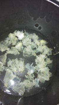 美味的木瓜炖银耳做法图解3)