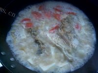 鲜美的鲢鱼头西红柿豆腐汤的做法图解八