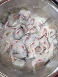 家常菜酸菜鱼做法图解1)
